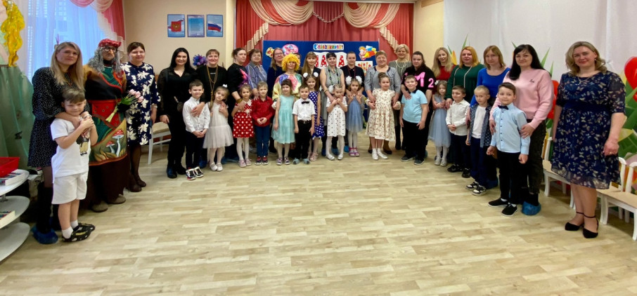 Утренник, посвященный Женскому Дню, в группе "Абвгдейка" Утренник, посвященный Женскому Дню, в группе "Абвгдейка".